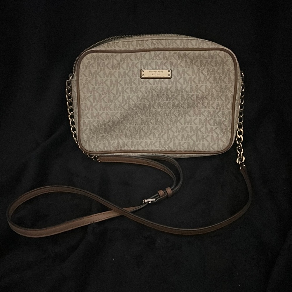 Micheal kors crossbody purse